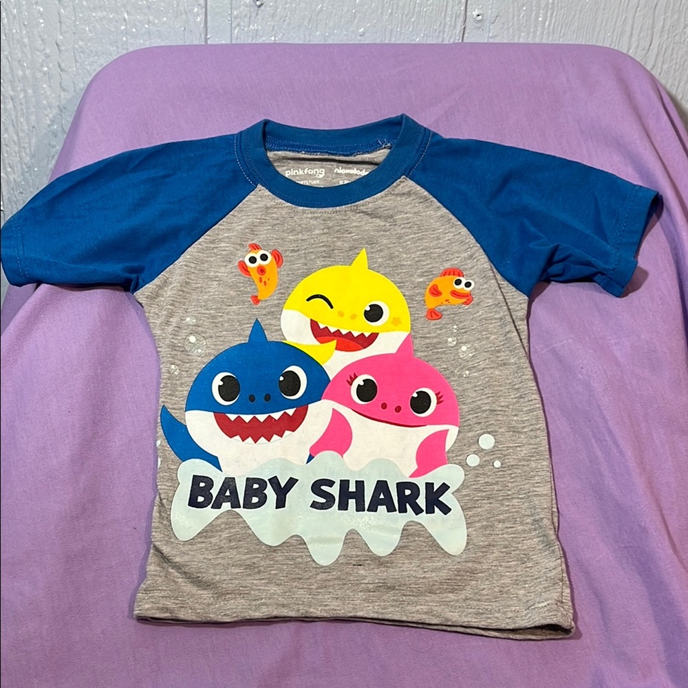 5 for $10 💜 Baby shark tee size 2T